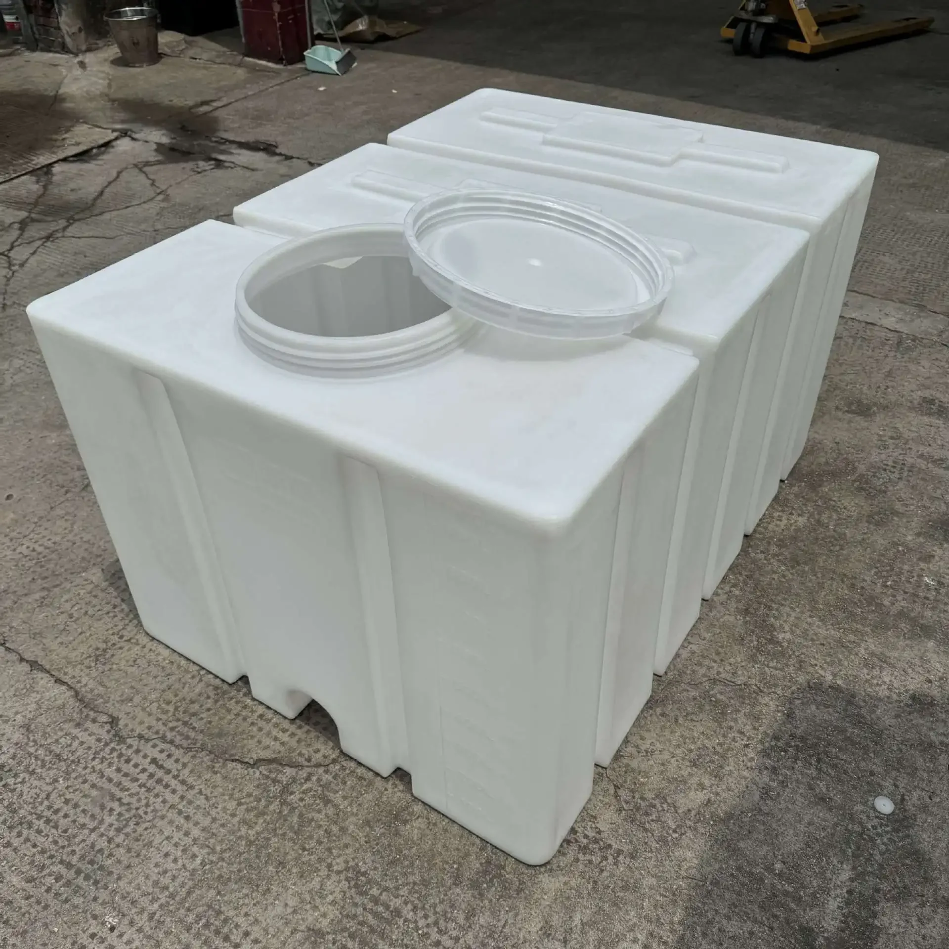 Barrel Horizontal charging barrel with graduated storage tank 600kg Horizontal plastic water tank with lid Corrosion-proo