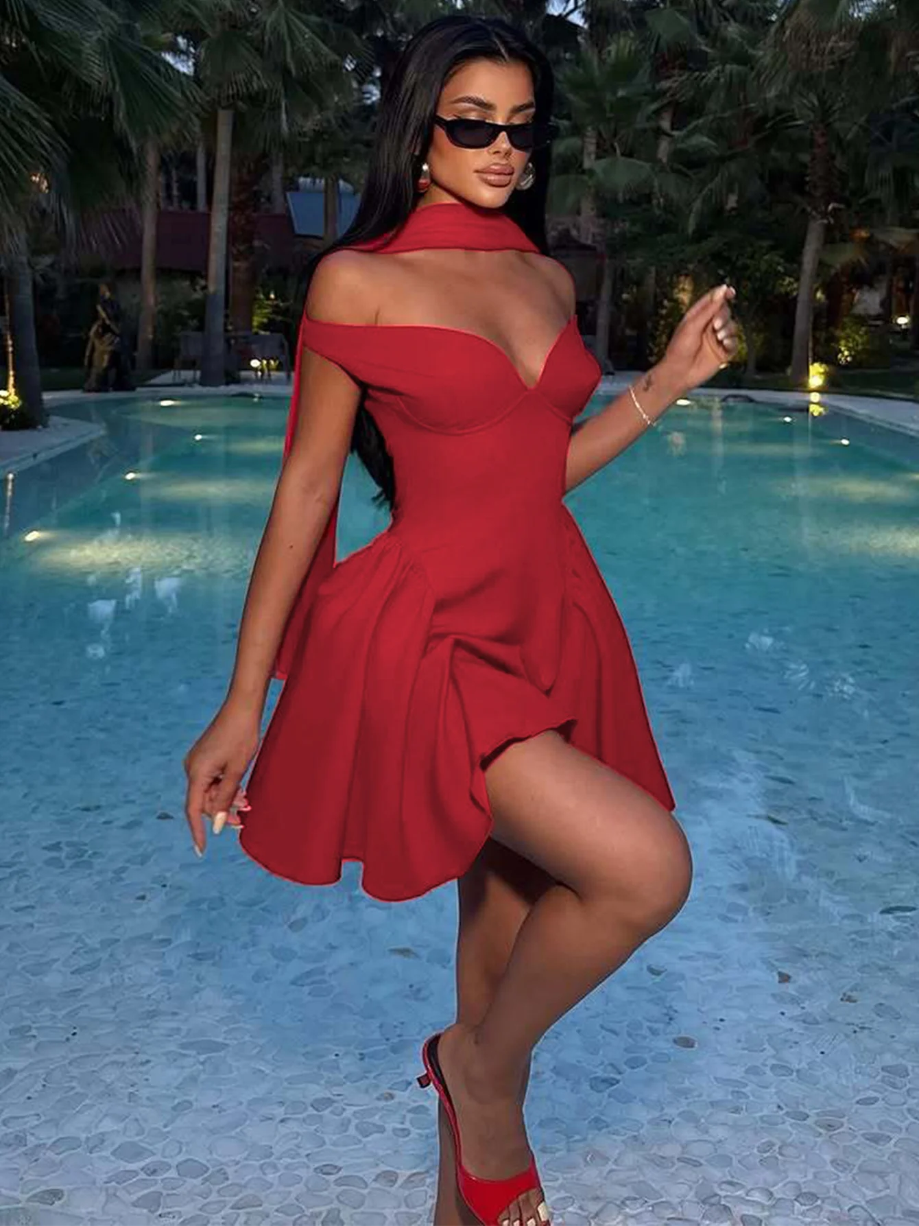 เดรสสั้นรัดรูปเปิดไหล่ผูกโบว์สไตล์เซ็กซี่สำหรับฤดูร้อน ดีไซน์เรียบหรู เหมาะสำหรับงานปาร์ตี้ คลับ หรืองานพรอม