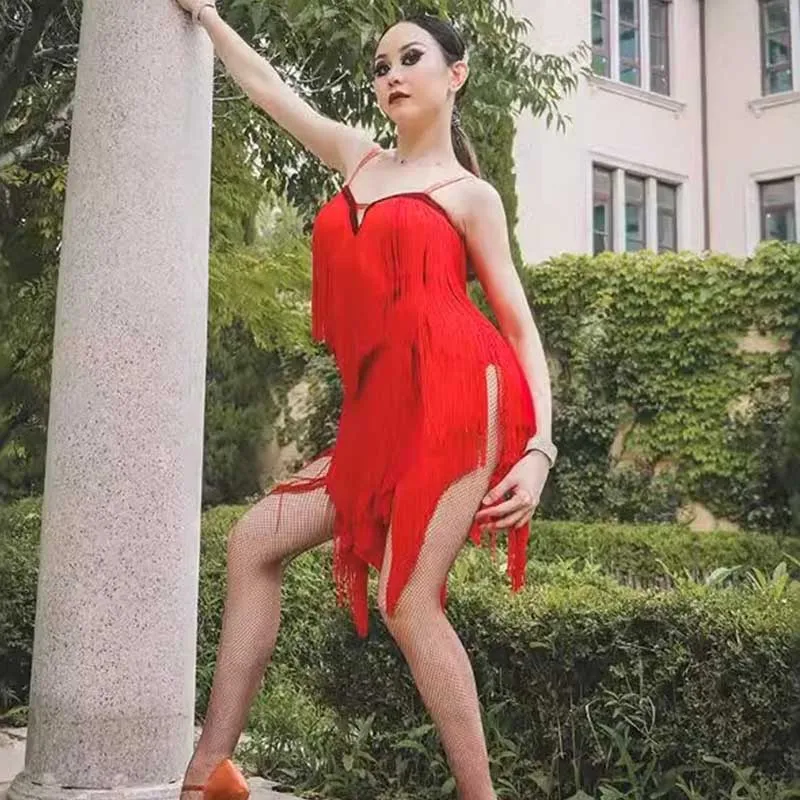 فساتين النساء اللاتينية الرقص هامش مثير الأحمر فستان بكتافة المنافسة اللاتينية أداء المرحلة ارتداء تشا تشا سامبا الرقص الزي 1704