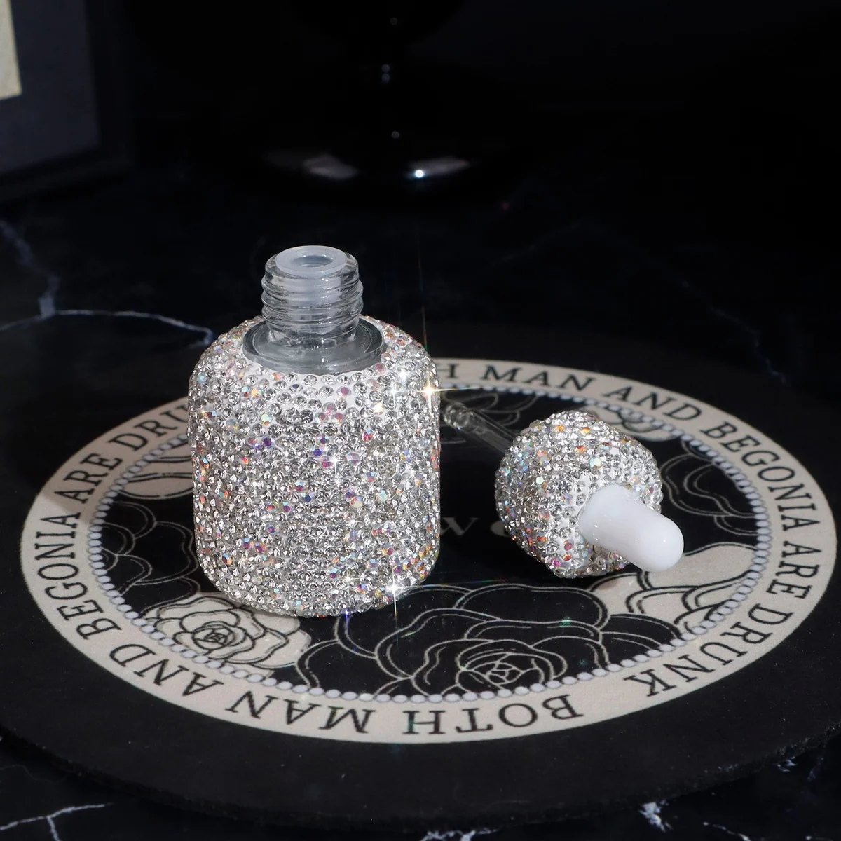 Bling-Unterabfüllung mit Stras – High Luxury Skincare Bewertung und Preis