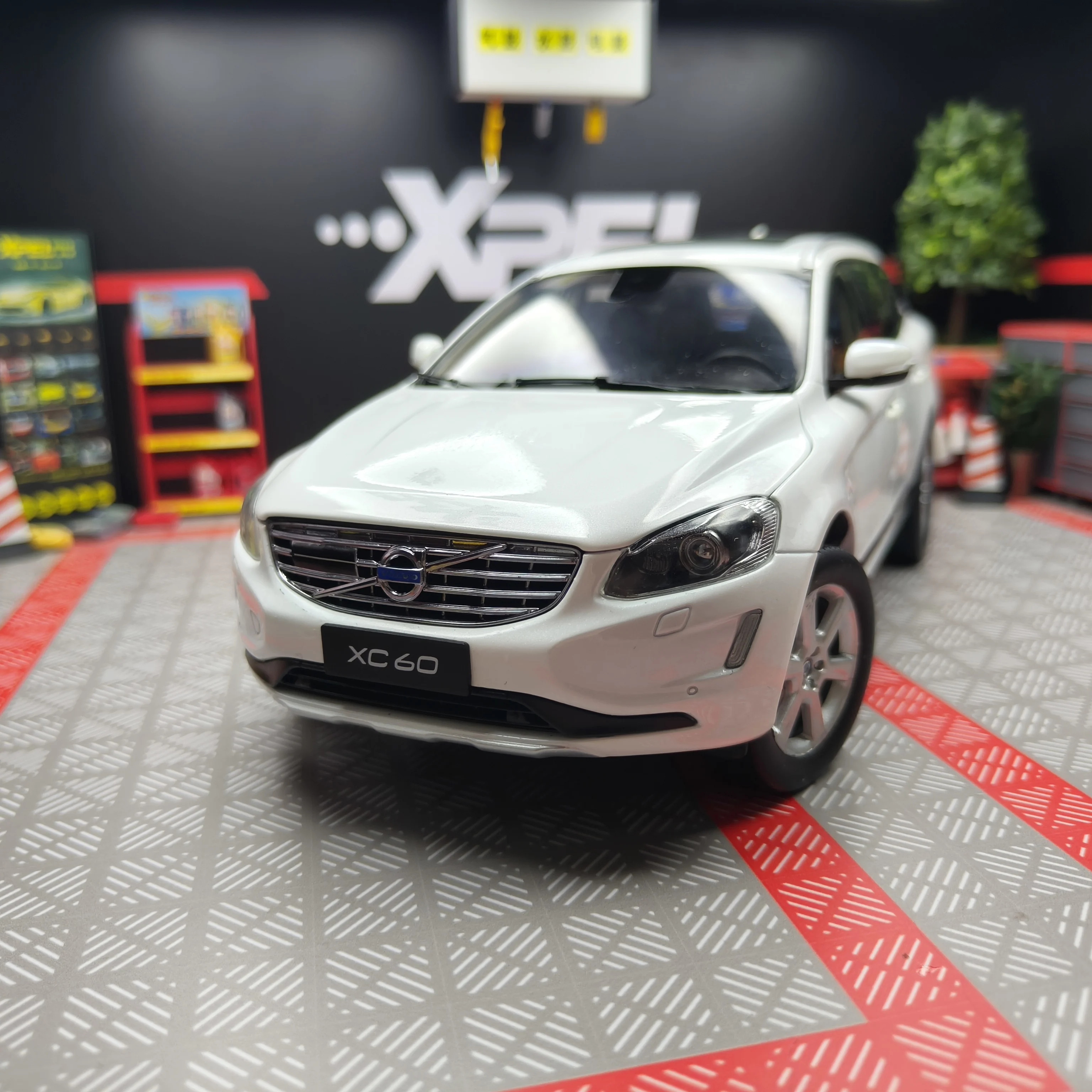 

1:18 XC60 High Simulation Diecast Car Metal Alloy Model Car Children's toys collection gifts