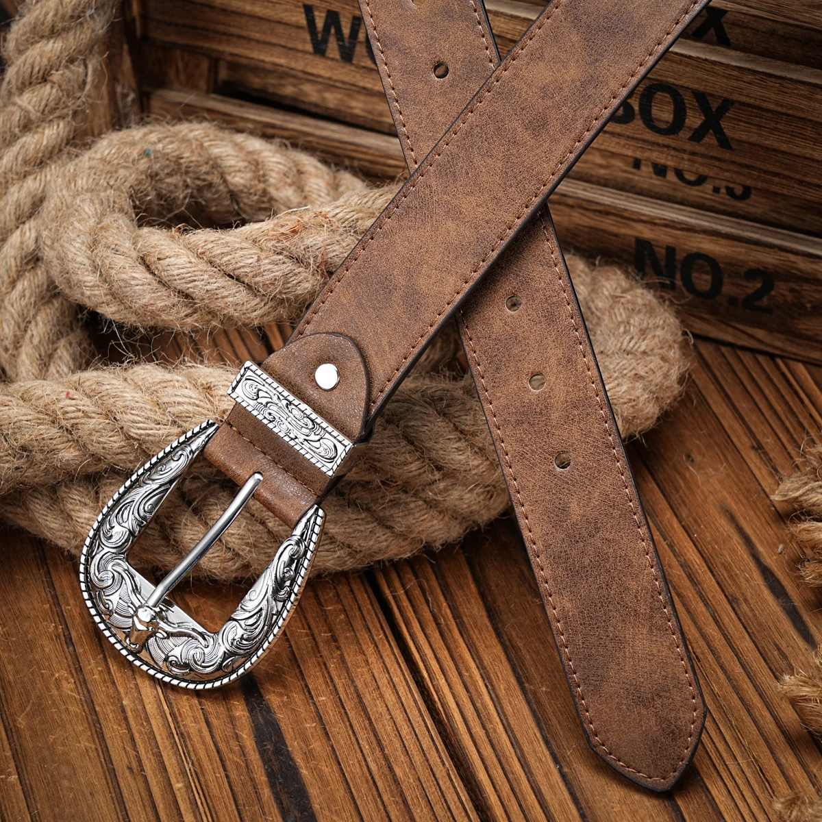 A men\'s and women\'s casual retro belt Western style! PU leather belt with metal buckle, suitable for daily work wear