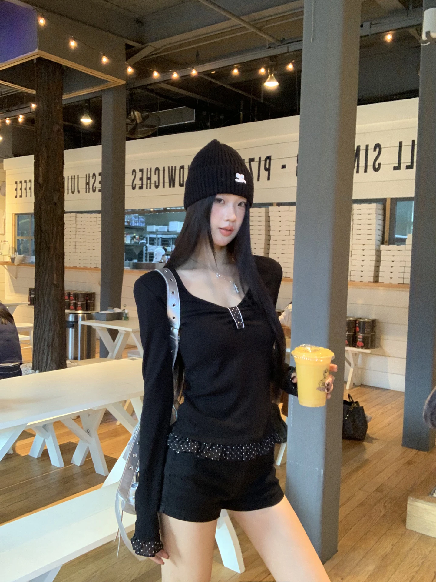 Red Celebri Long Sve Base irt Nuova maglietta da donna di inizio autunno Bla Sensation di fascia alta mangia Design Top Ladies Faion