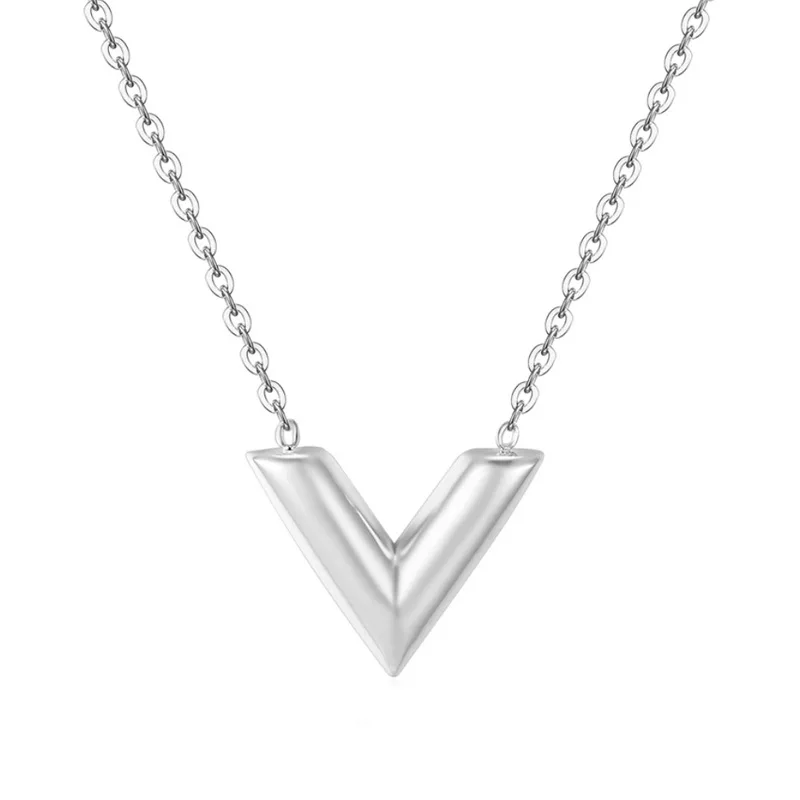 European and American new Fashion Titanium Steel V Letter Necklace for Women Simple Rose Gold Clavicle Chain Pendant