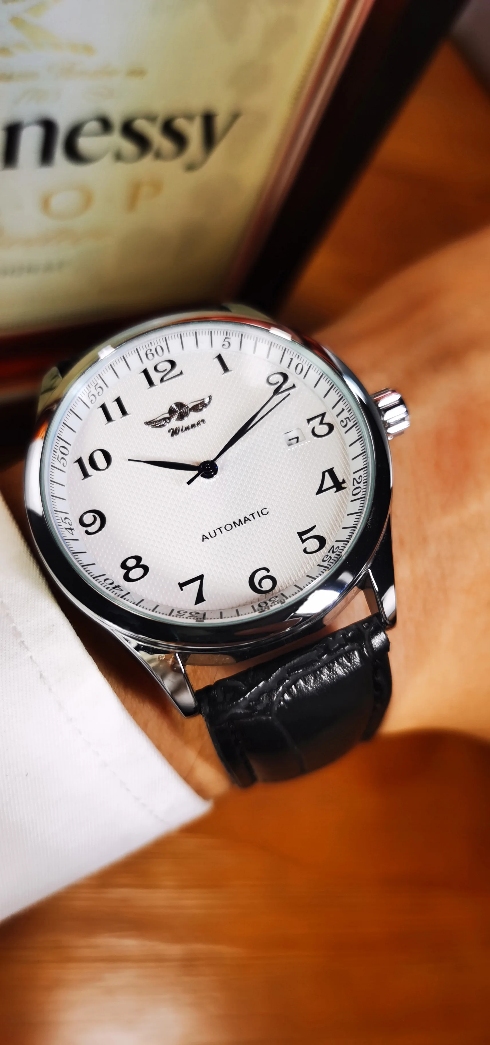 Winner Klassische Business-Armbanduhr für Herren, Retro-Kalender, blaue Zeiger, automatische mechanische Uhren, Top-Marke, Luxus-Stahl-Ledergürtel – Detail 17
