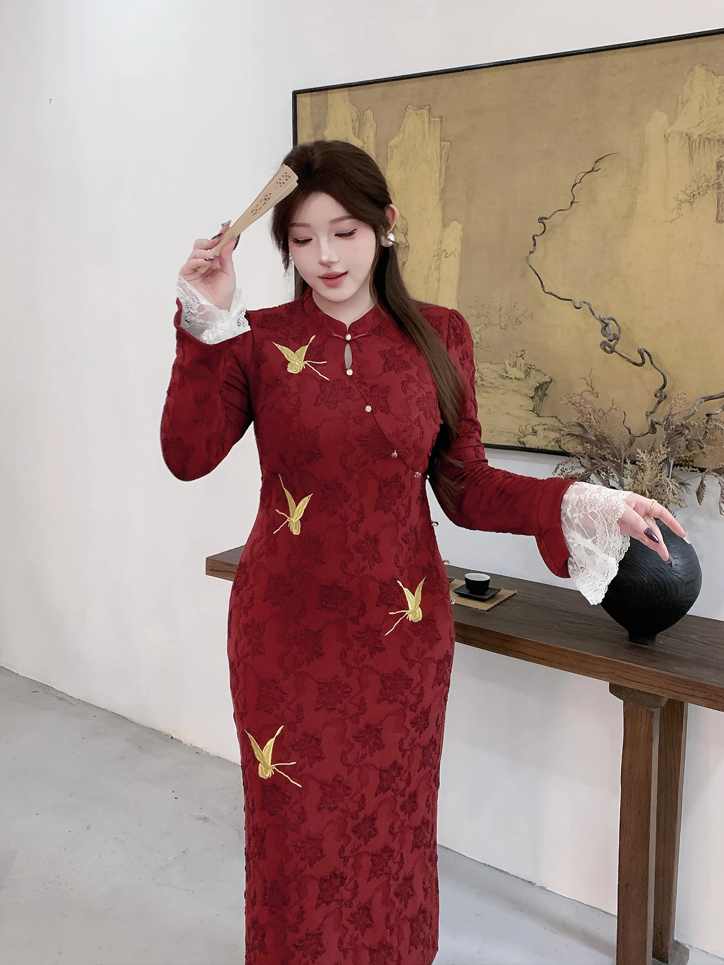 

Новая китайская национальная модная улучшенная модель Ele Plus Size: стройнящее платье с цветочной вышивкой и воротником-стойкой