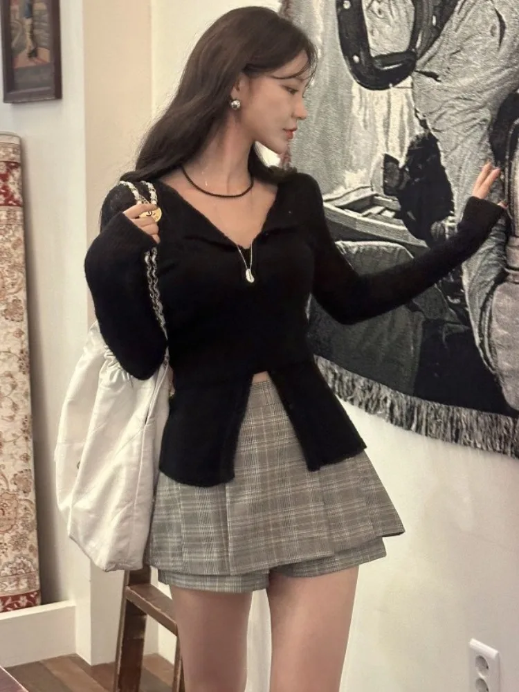 เสื้อสเวตเตอร์ถักสไตล์วินเทจสำหรับผู้หญิง ชุดสองชิ้นพร้อมเสื้อกล้ามสายเดี่ยว นุ่มสบาย เหมาะสำหรับใส่ไปทำงาน