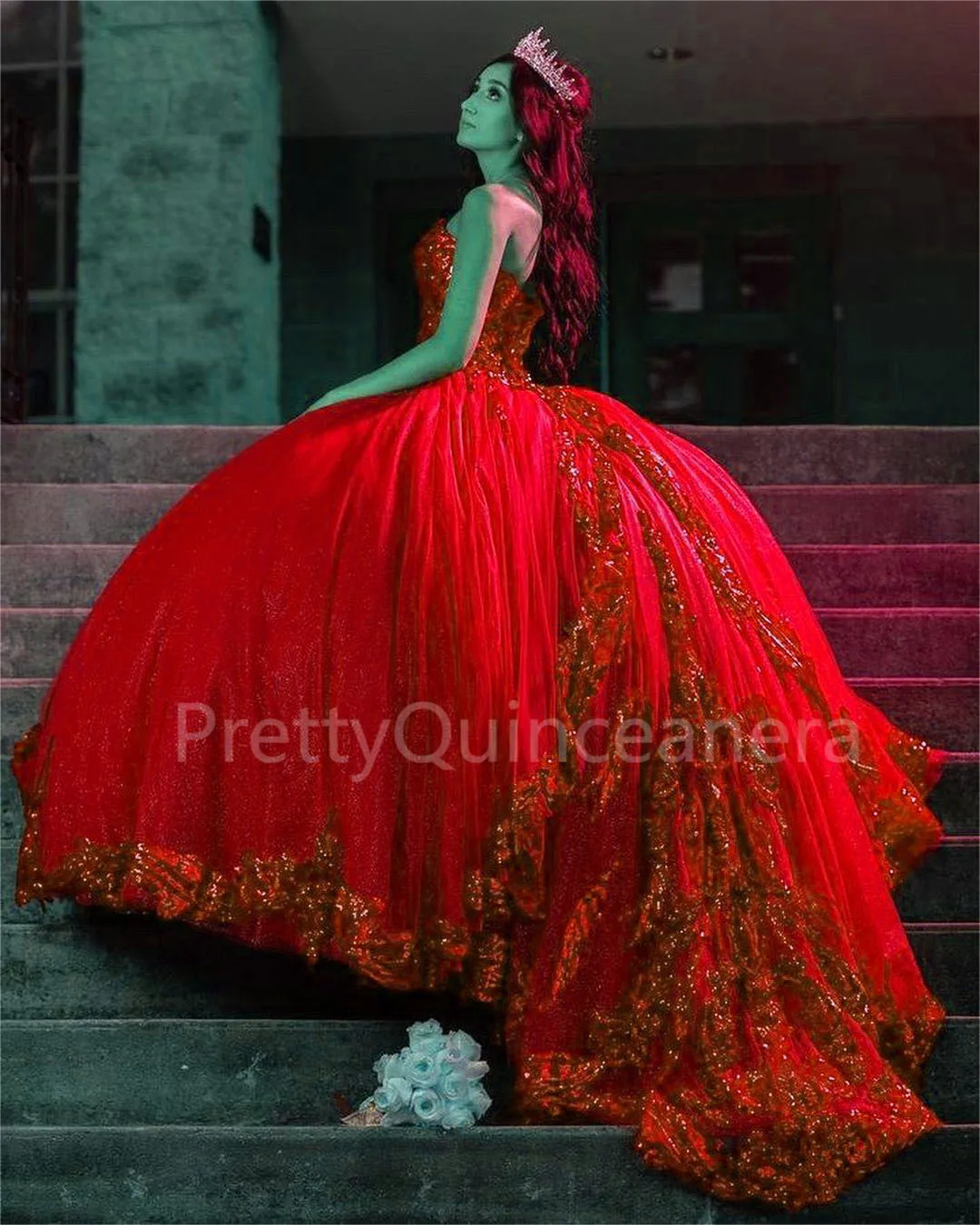 Vestido de quinceañera azul real con lentejuelas de tul brillante, vestido de baile de corazón hecho a medida con tren corto, Vestidos de quinceañeras