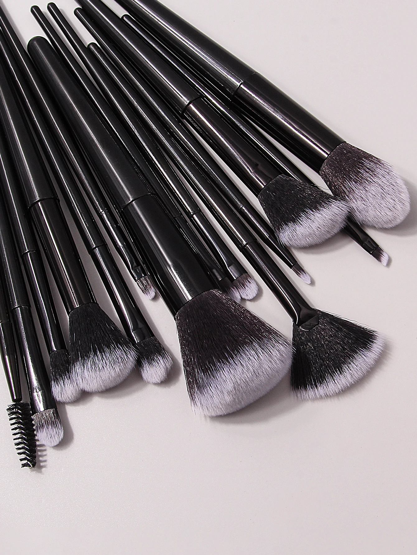 14PCS Professional makeup brush set: foundation brush,concealer brush,eyeshadow brush,blush brush,conture brush,mascara brush