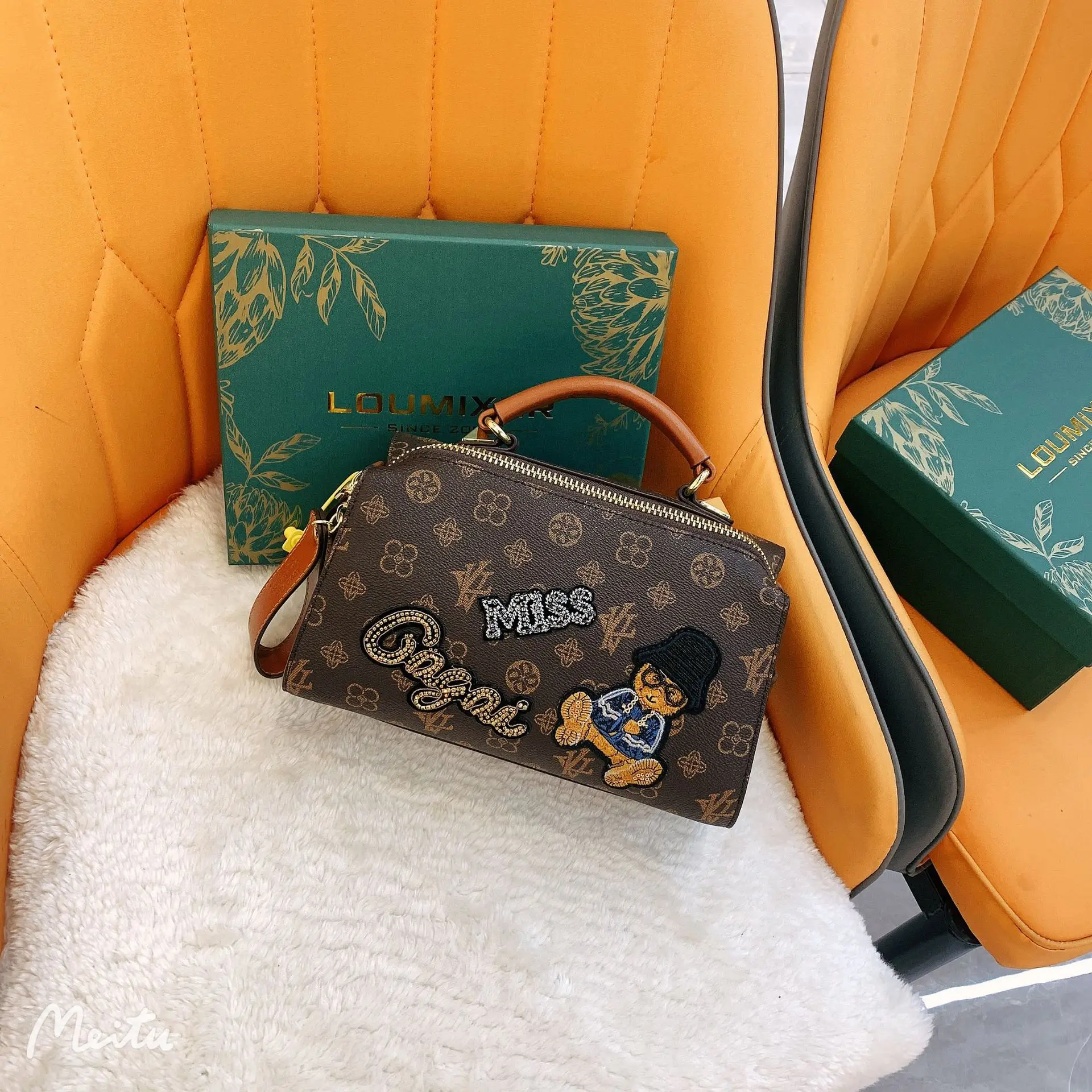 

Elegant Classic Designer Paris Fashion Large Capacity Tote Bag for Women Minimalist Messenger Purse Solid Color