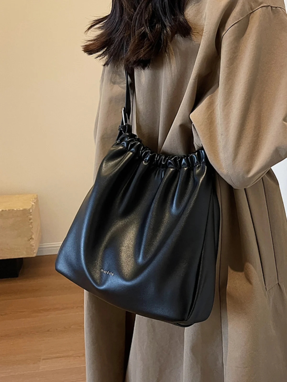 Vintage Women\'s Solid Color Bucket Bag Niche Large Capacity Soft Shoulder Bags 2023 Autumn Winter Lady Commuter Crossbody Pack