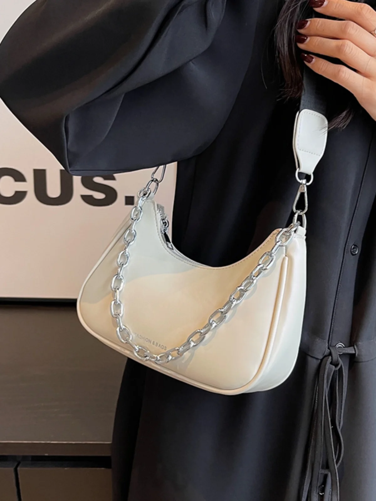 

Fashion Design Summer Women's Chains Single Shoulder Underarm Bags Popular All-matched Textured Female Crossbody Bag