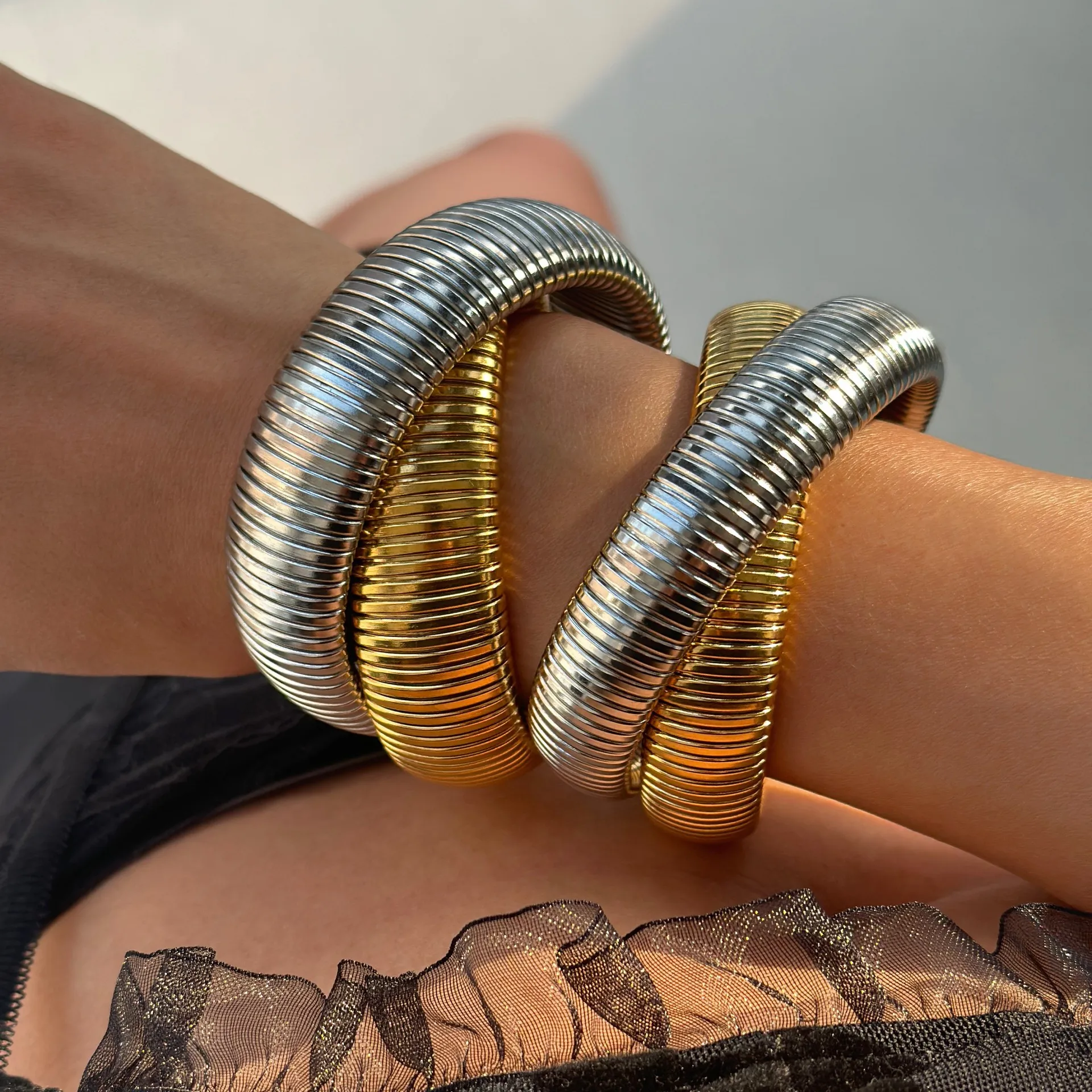 

Miranda 18k Gold Plated Titanium Steel Bracelet Vintage Elastic Gypsy Polishing Bangle For Women Girls Fashion Aesthetic Jewelry
