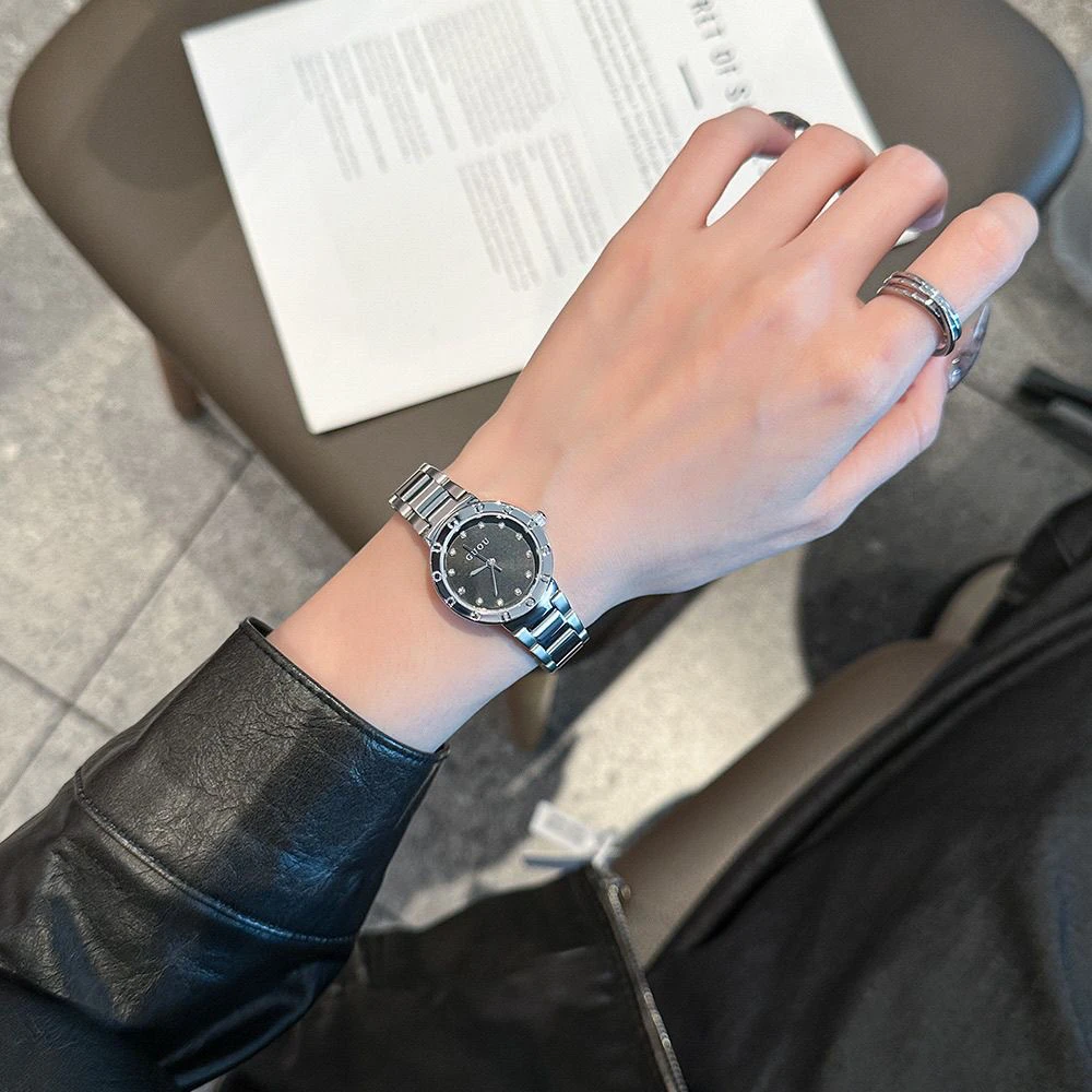 Zegarek damski stalowy pasek luksusowy retro zegarek damski modny 2025 nowy prosty elegancki akcesoria do zegarków