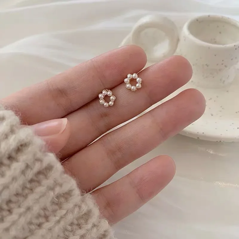 Gentle Delicate Small Mini Circle Pearl Ear Clip Earrings Fresh Korean Minimalist Cute No Piercing Clip on Earrings for Women