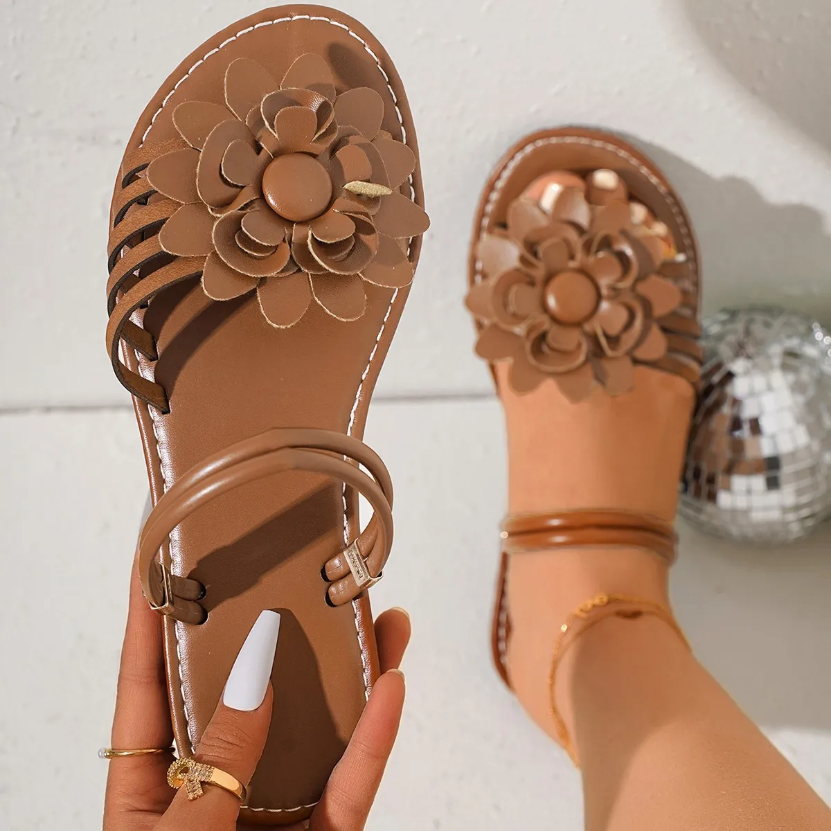 

Flat Shoes Female Woman's Slippers Luxury Slides Big Size Low Rubber Flip Flops Flower 2025 Designer Soft Hawaiian Rome PU Hoof