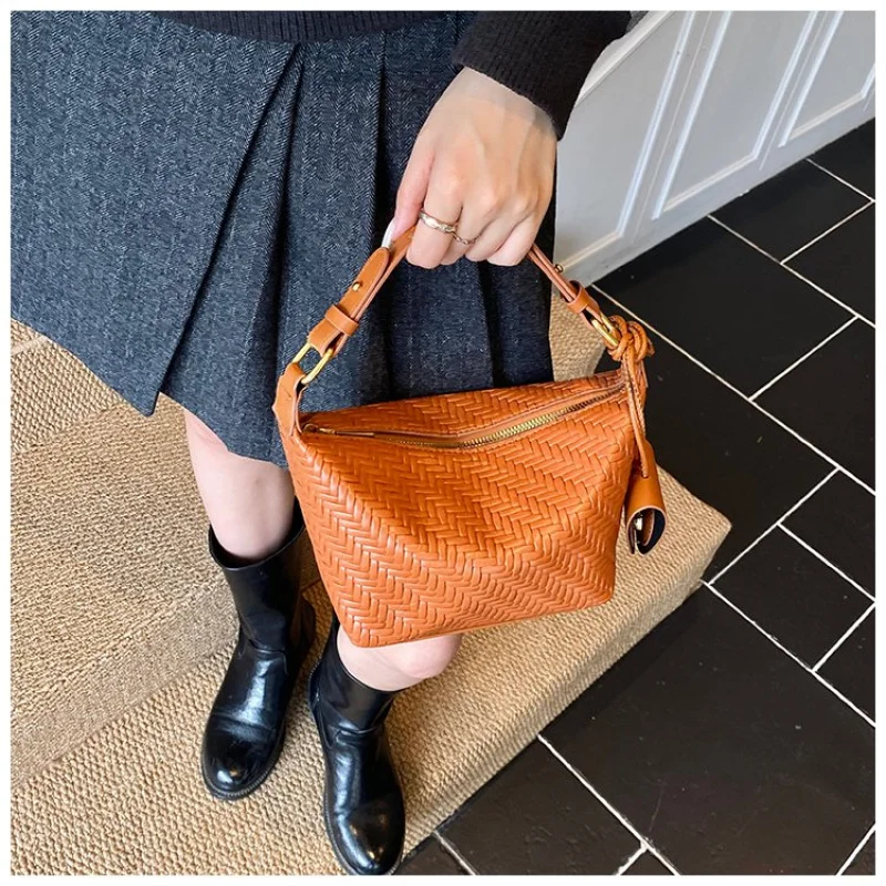 

High-End Ladies Hand Bags Crafted From Star-Printed Leather Boasting Trendy Lasting Style​