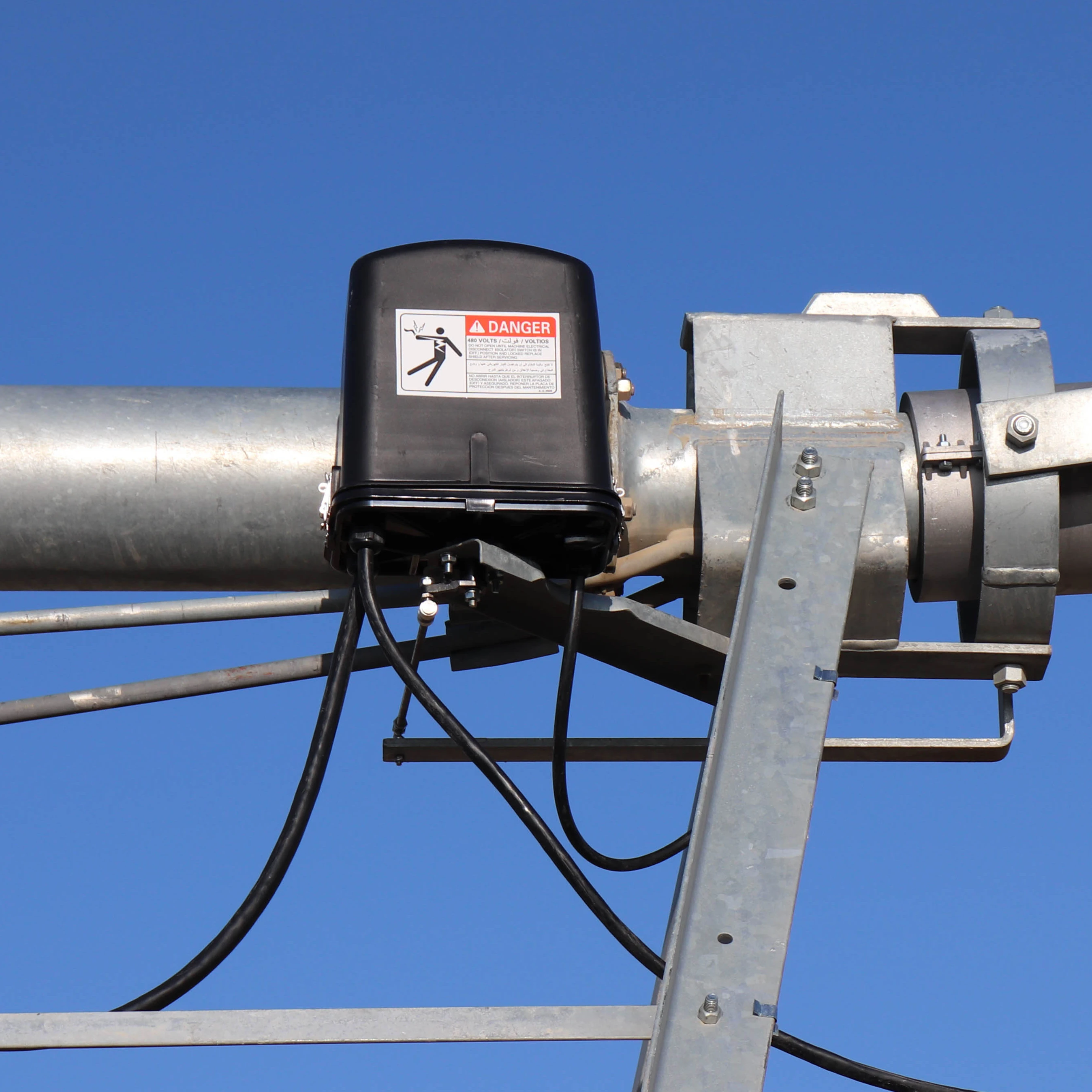 ระบบชลประทานแบบพุ่งตรงกลางชนิดทาวเวอร์บ็อกซ์ระดับกลาง