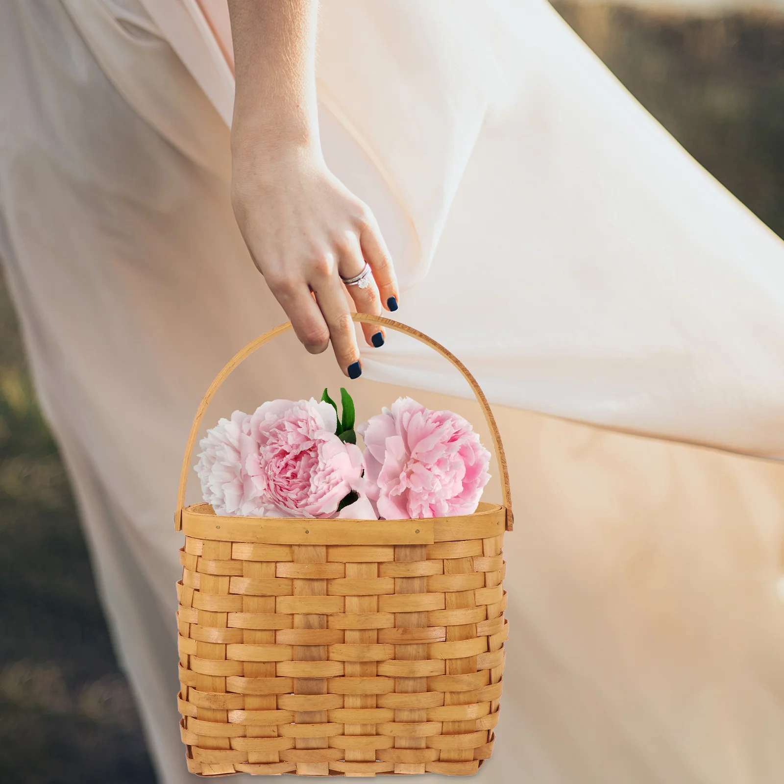 

Hand-Woven Flower Small Woven Picnic Basket For Garden Harvesting Vegetables Fruits Snacks Portable Storage Container Bouquet