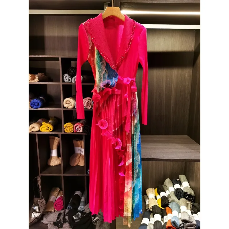 

Плиссированное платье Miyake Premium Sense с лацканами, бисером и принтом, женское, 2026, с эффектом двухслойности, с завязками на талии, имитация двух частей, плиссированная юбка