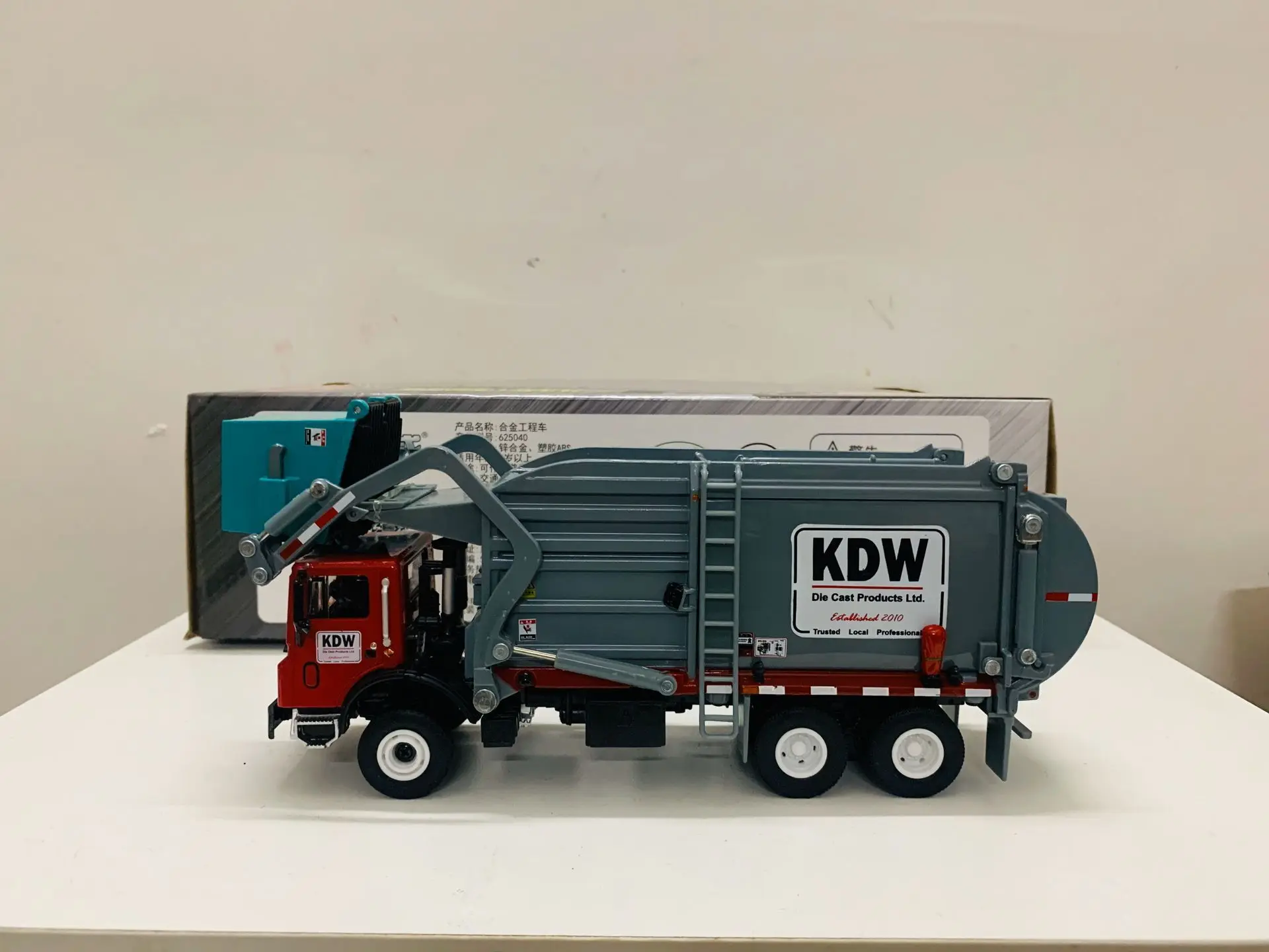 KDW 1:24 Scale DieCast Model Material Transporter Truck New in Original Box