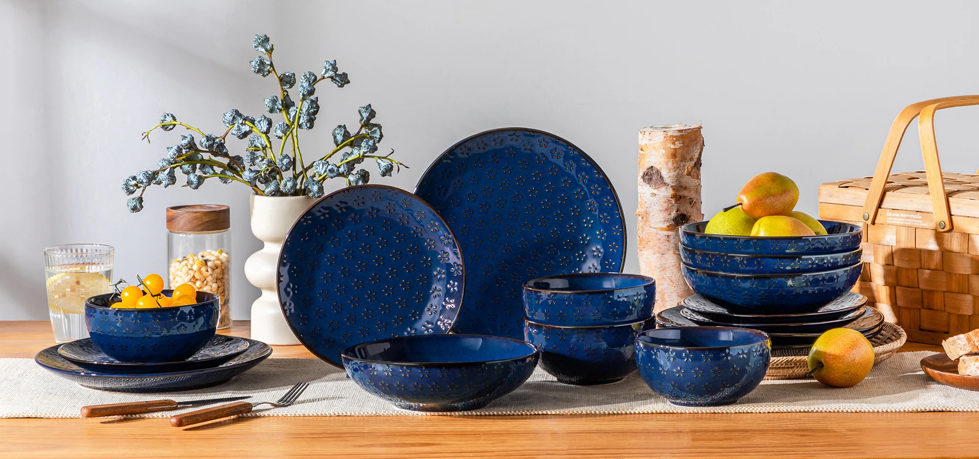 MALACASA LYDIA 16/32 Piece Blue Stoneware Plates Dinner Set Embossment Dinnerware with 6pcs Dinner Plate/Dessert/Soup/Bowl