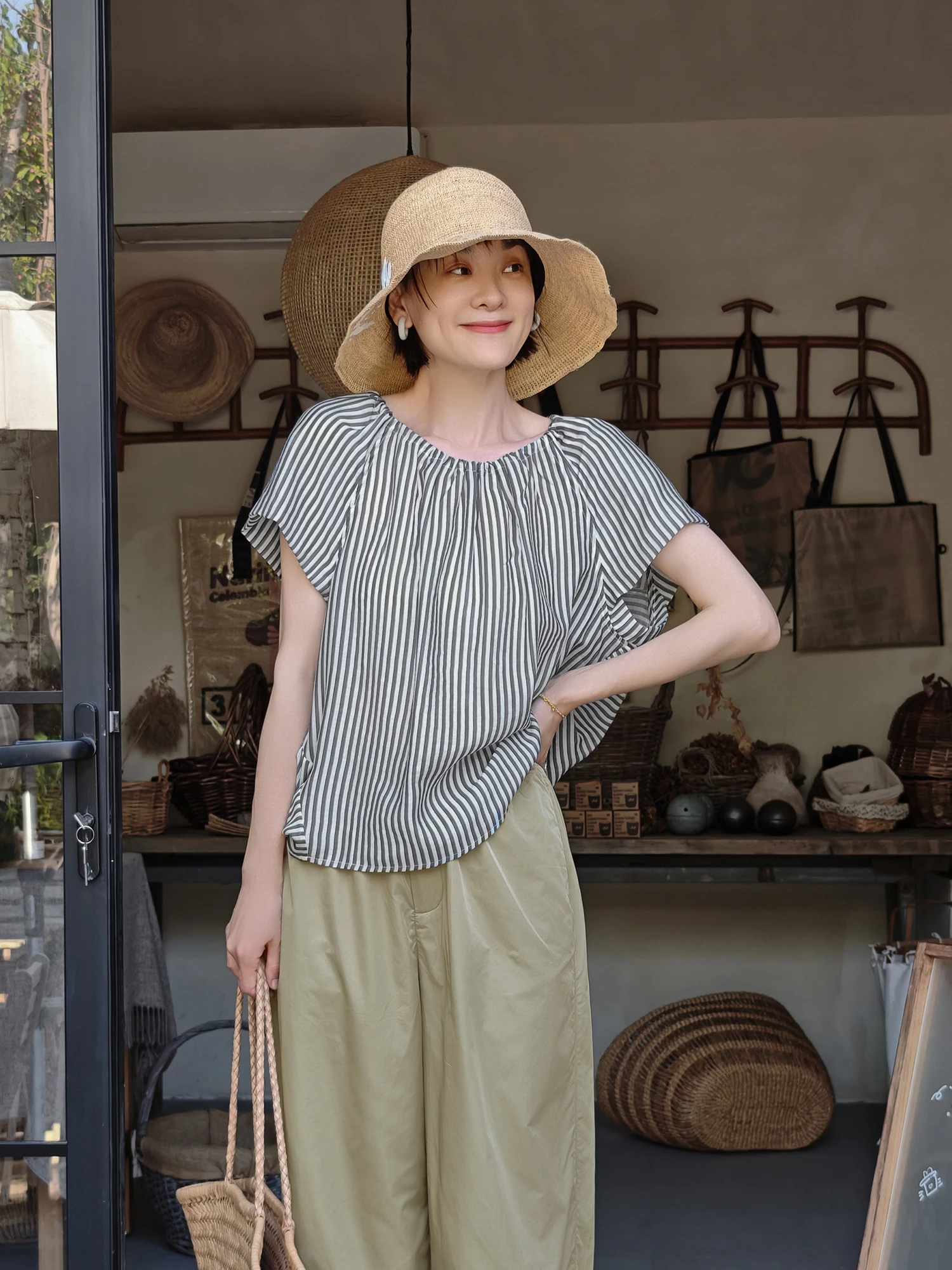 

Light Ci Su Xiaotang Striped Loose Lightweight ort Sve irt Женские летние новые дышащие полиэстеры для поездок на работу и сна...