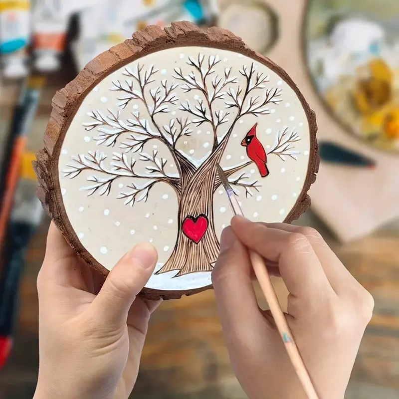 قواعد أكواب خشبية مستديرة غير مكتملة، ورقائق خشبية طبيعية مستديرة مع لحاء، وسجلات حلقية سنوية مرسومة يدويًا مصنوعة من مواد ذاتية الصنع