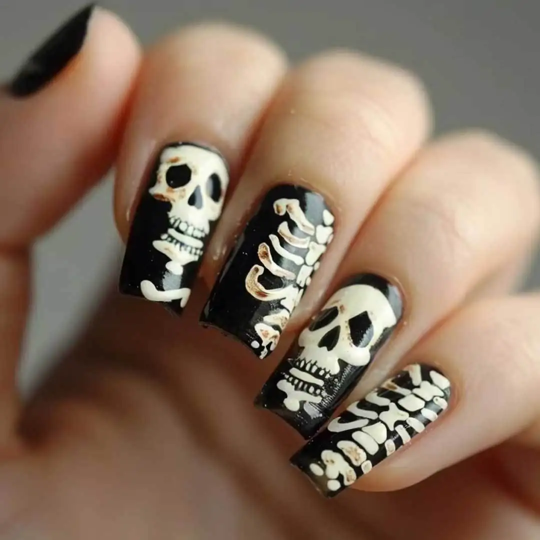

24PCS Dark Skull Patterns False Nails with Glue Halloween Simple Medium Square Fake Nails Acrylic Wearable Manicure Gel Nail Tip
