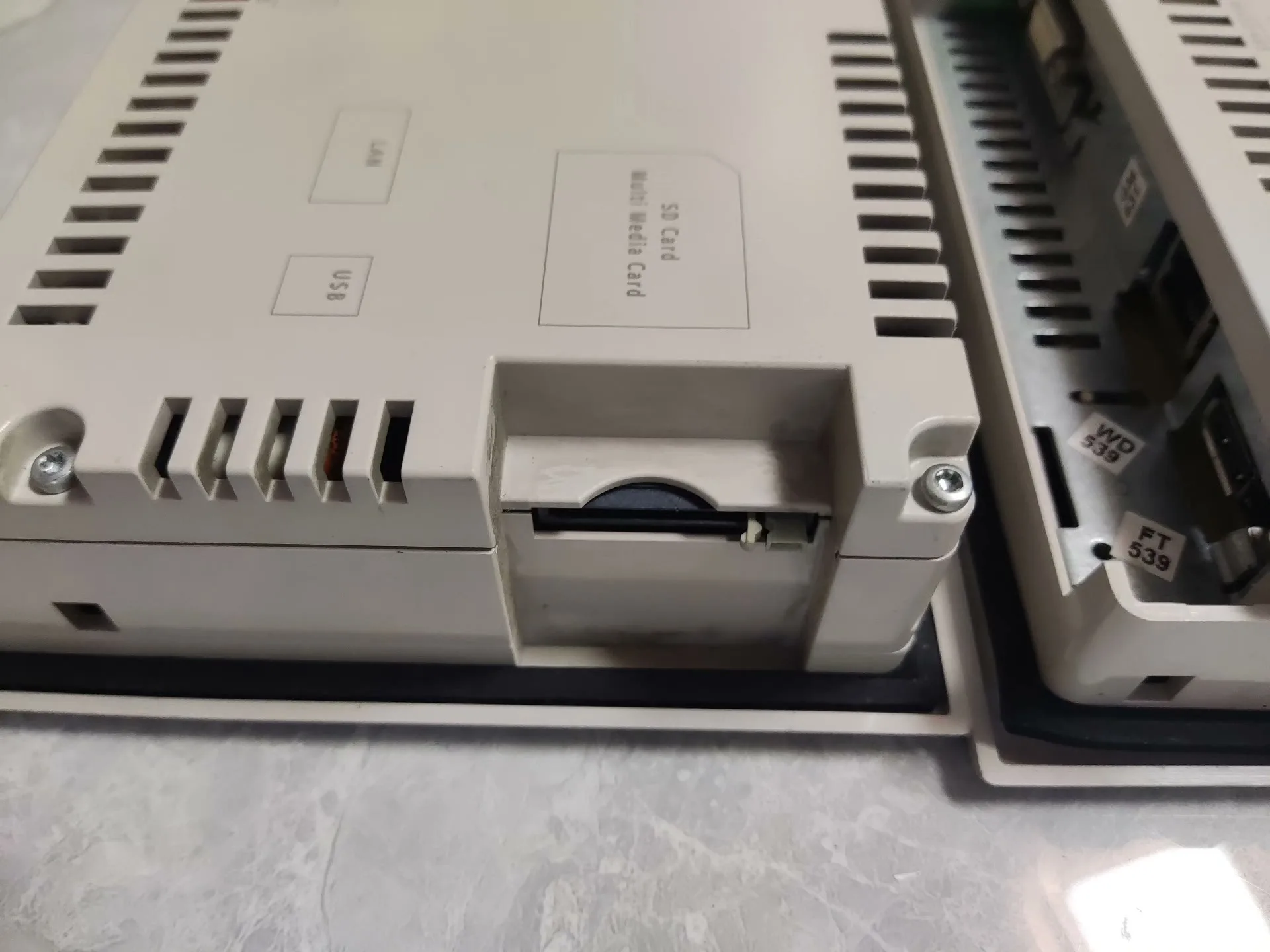 6AV6 642-0BA01-1AX1 لوحة HMI لشركة سيمنز 6AV6642-0BA01-1AX1