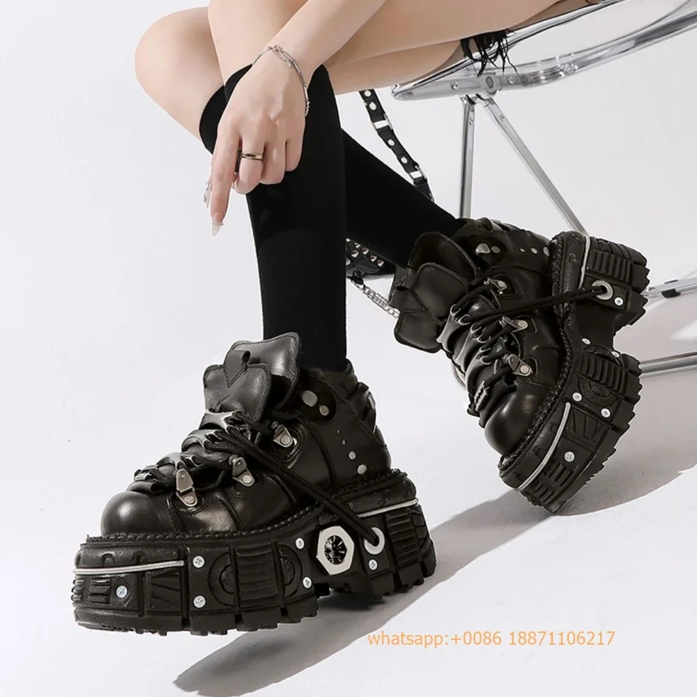 

Tank Metal Rivet Iron Chain Short Boots Autumn New Round Street Punk Rock Sports Casual Boot Fashion Men/women Graffiti Pumps