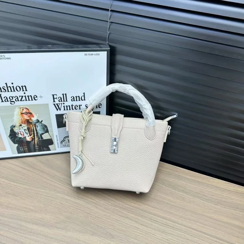 

Женская сумка из овчины, изготовленная из кожи, повседневная, в Париже, винтажная, просторная, мягкая, в современном стиле ​