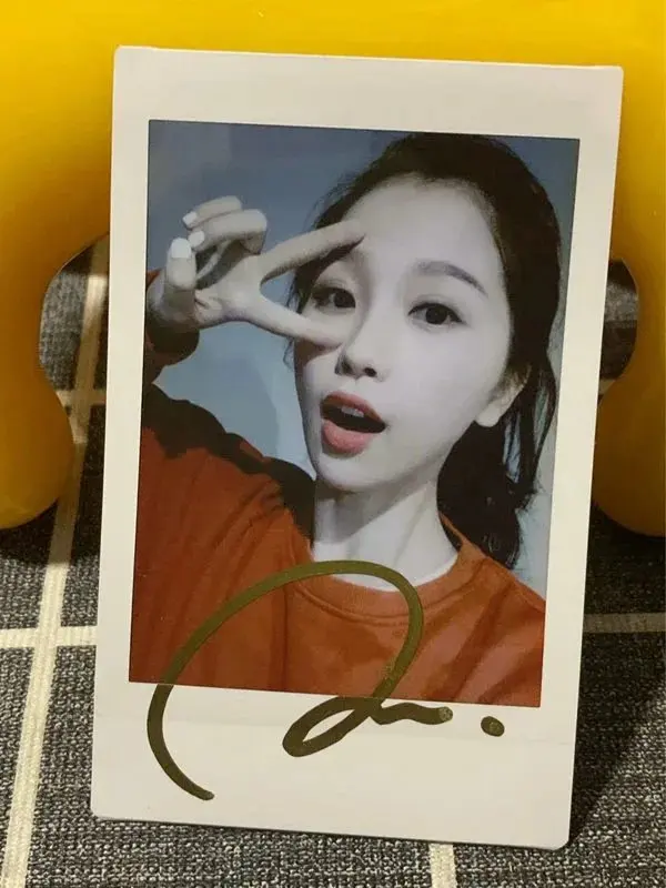 Yu Shuxin's autograph 3-inch photo as a gift for friends