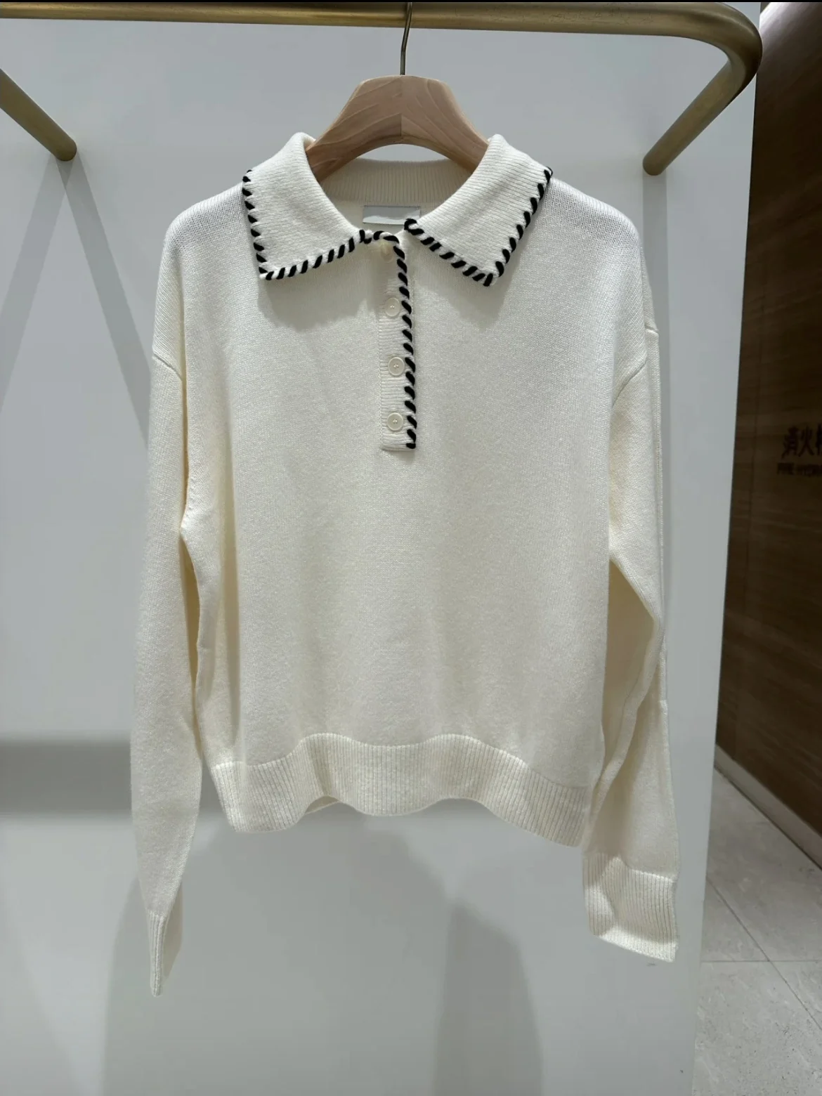 

White Woolen Knitted Sweater with Flip Collar And Embroidery Decoration Long Sve Women's Casual Sle Regular Fit Autumn W...