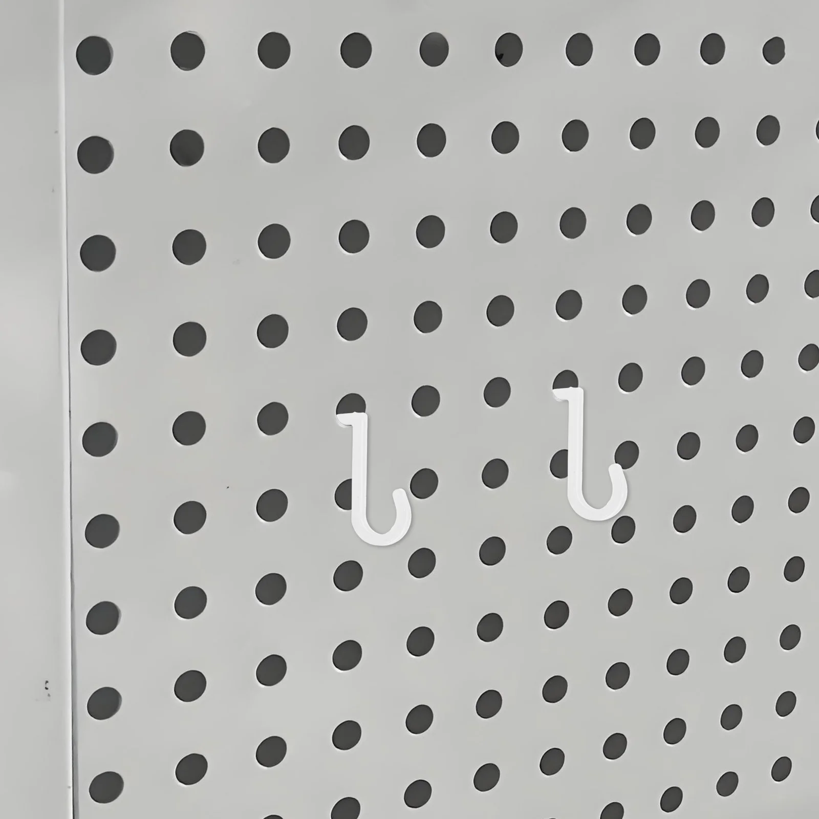 

10Pcs Hanging Hooks Clip-on Plastic Flat Rack Hooks for Pegboard Kitchen Bathroom Towels Clothes Storage Organizer