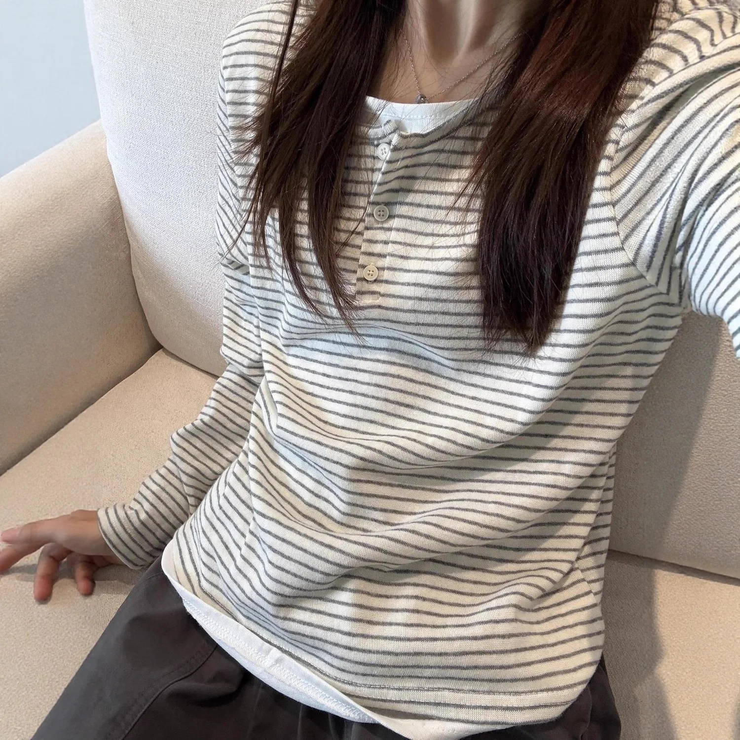 2025 Women's New Striped Fake Two Piece Korean Campus Style Long Sleeved T-shirt Women's INS Super Hot Early Autumn Slimming Top
