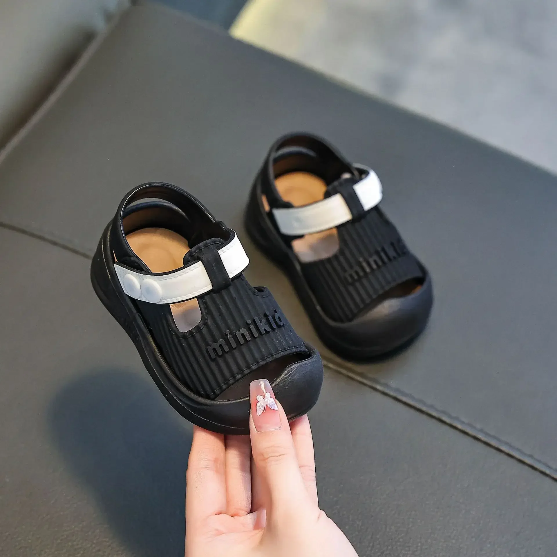 2026 Neue Sommer-Babysandalen für 0-3 Jahre, geschlossene Zehenpartie, rutschfeste, weiche Sohle, Lauflernschuhe für Kleinkinder Jungen – Detail 3