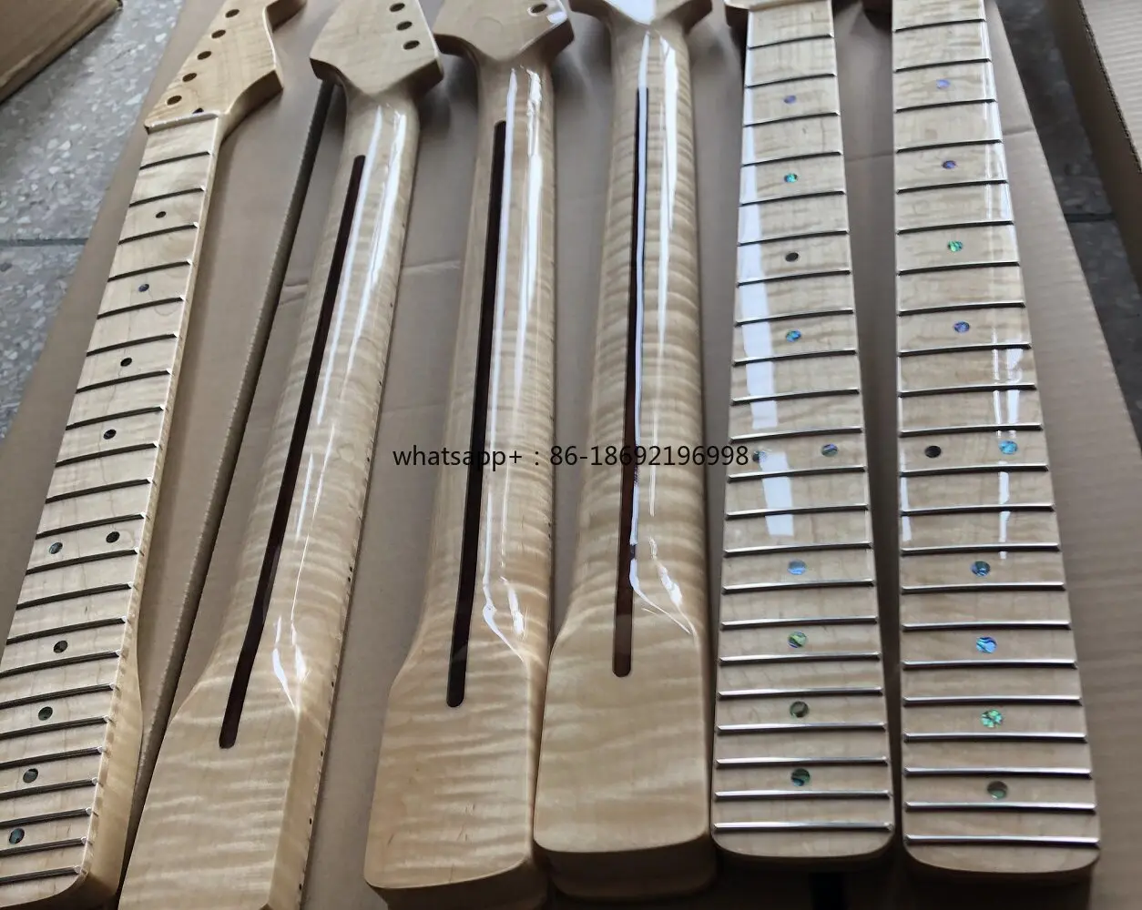 

Tiger Stripe Natural Neck 22-fret 6-string Electric Guitar Handle Tiger Pattern Handle Maple Modified DIY Musical Instrument