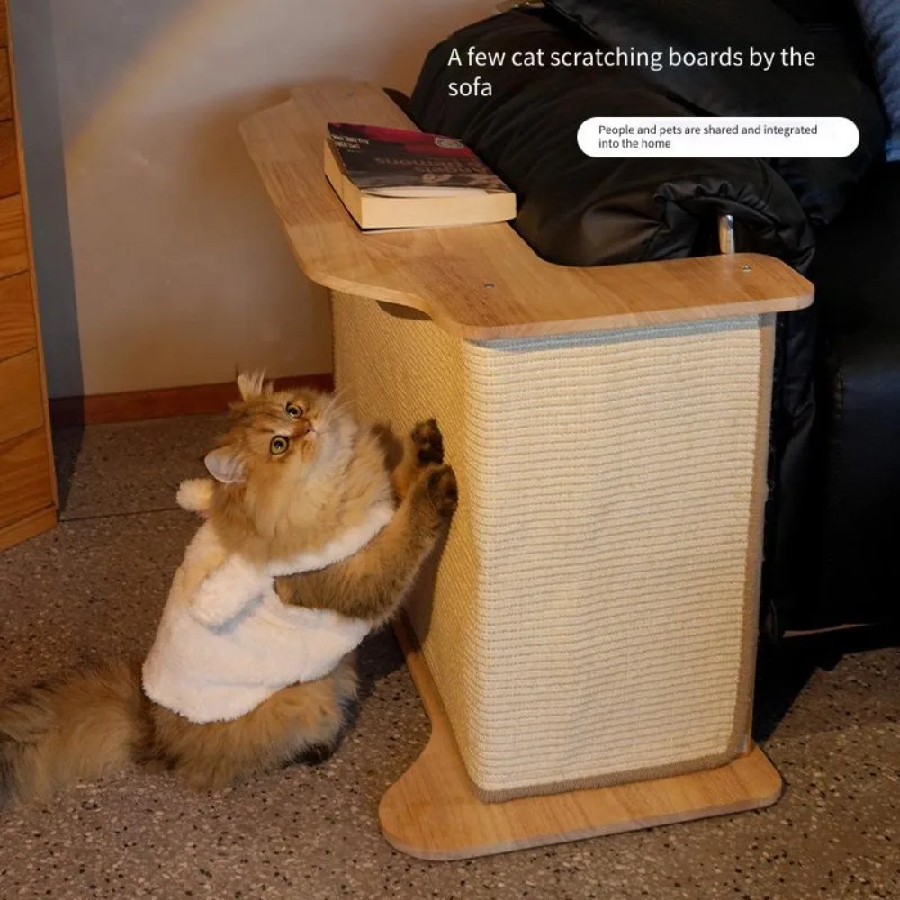 

The cat scratching board next to the sofa is strong, durable and scratch-resistant.