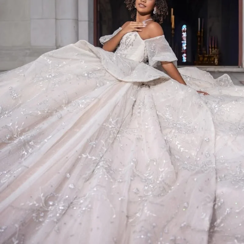 Abiti Quinceanera bianchi personalizzati con spalle scoperte decalcomania di cristallo Tull di pizzo Coda lunga Fiocco Vestido 15 Quinceanera