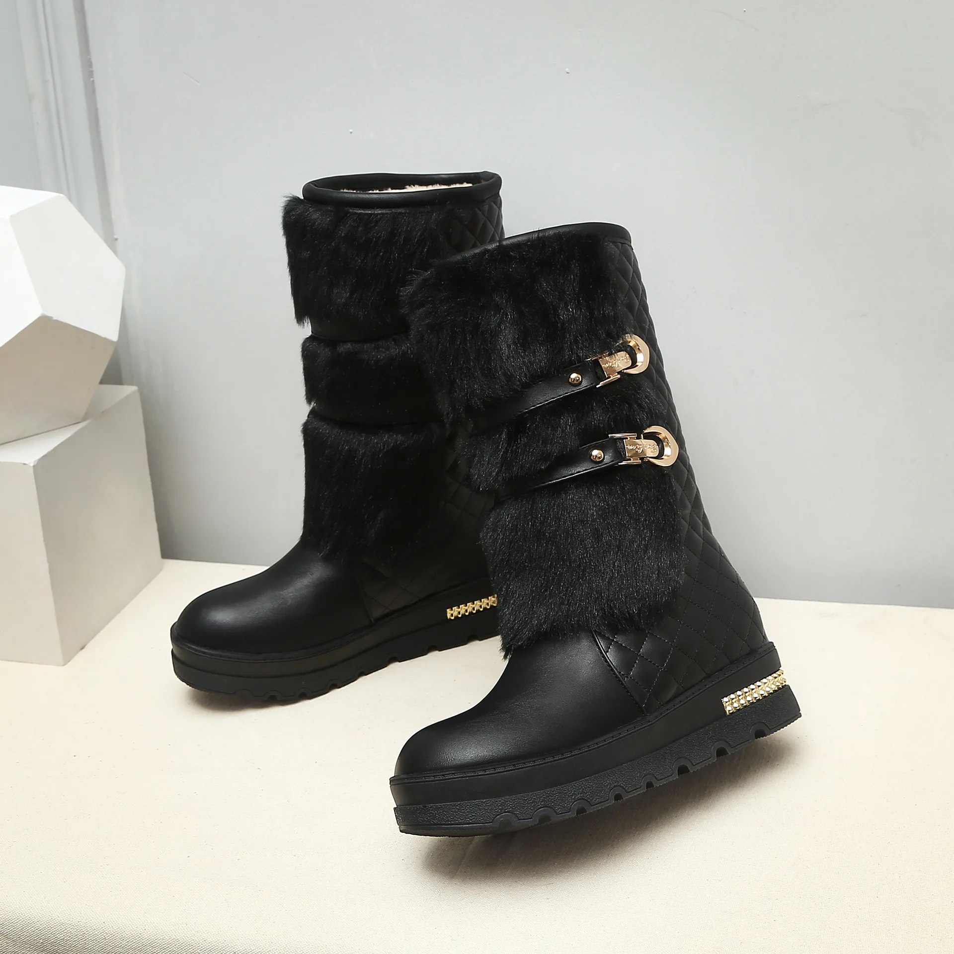 Botas de nieve de invierno para mujer con decoración de Metal a la moda, Botas cálidas de felpa a media pantorrilla de talla grande, zapatos con aumento de altura para mujer