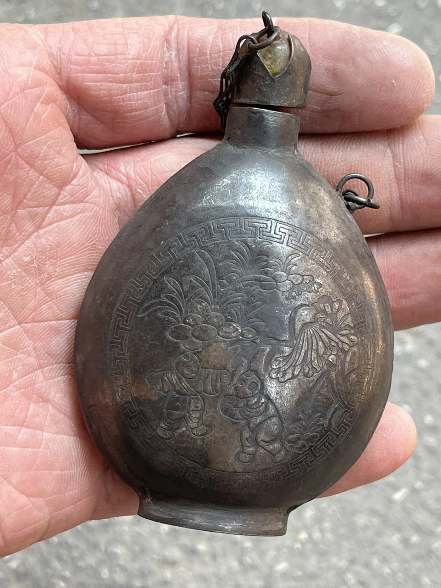 Antique Miao Silver Making Old Boy Decorative Snuff Bottle