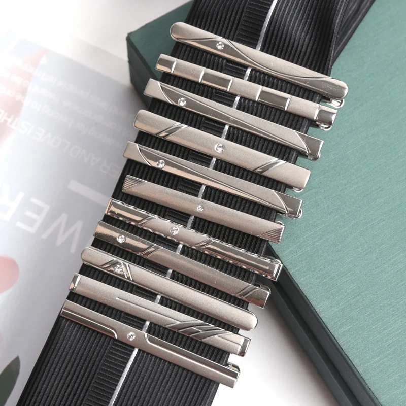 Męska klips do krawata, metalowa, prosty, z zapięciem na szpilkę, praktyczny, do garnituru biznesowego, garnituru ślubnego, akcesoria do krawata.