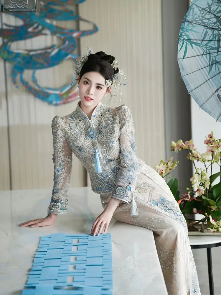 

New blue wedding dress Chinese-style bride's light-colored dragon and phoenix gown toasting