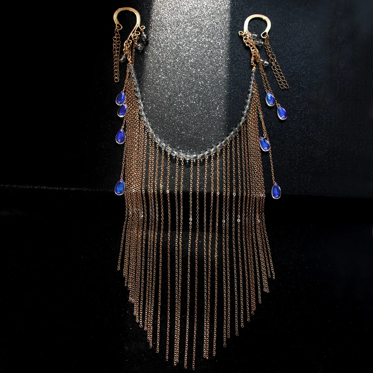 1 إكسسوار وجه نسائي بوهيمي عتيق معلق على الأذن على شكل قطرة ماء مناسبة للحفلات المقنعة