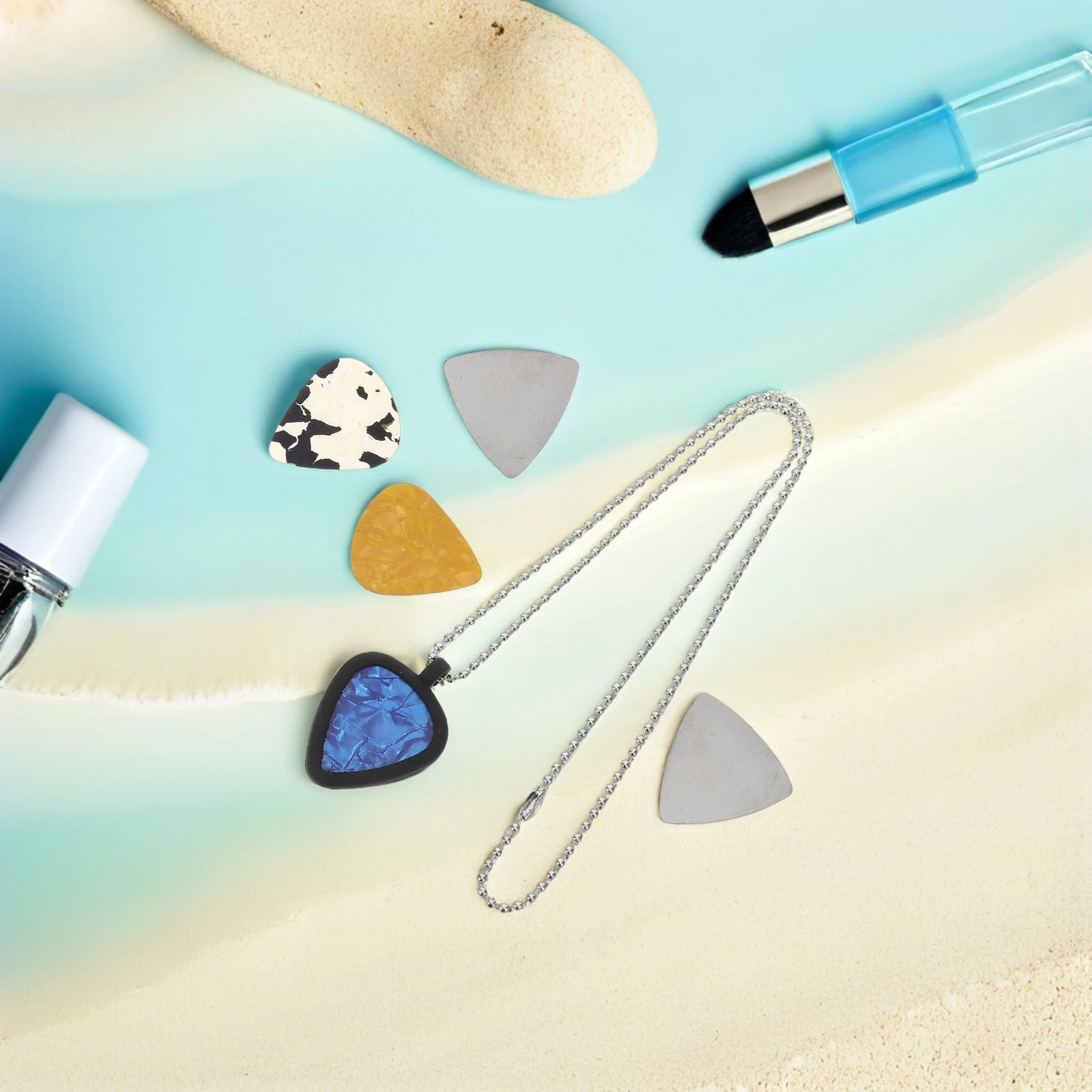 

Guitar Picks Pendant Holding Necklace Holder Keychain Storage Box Silicone Plectrum