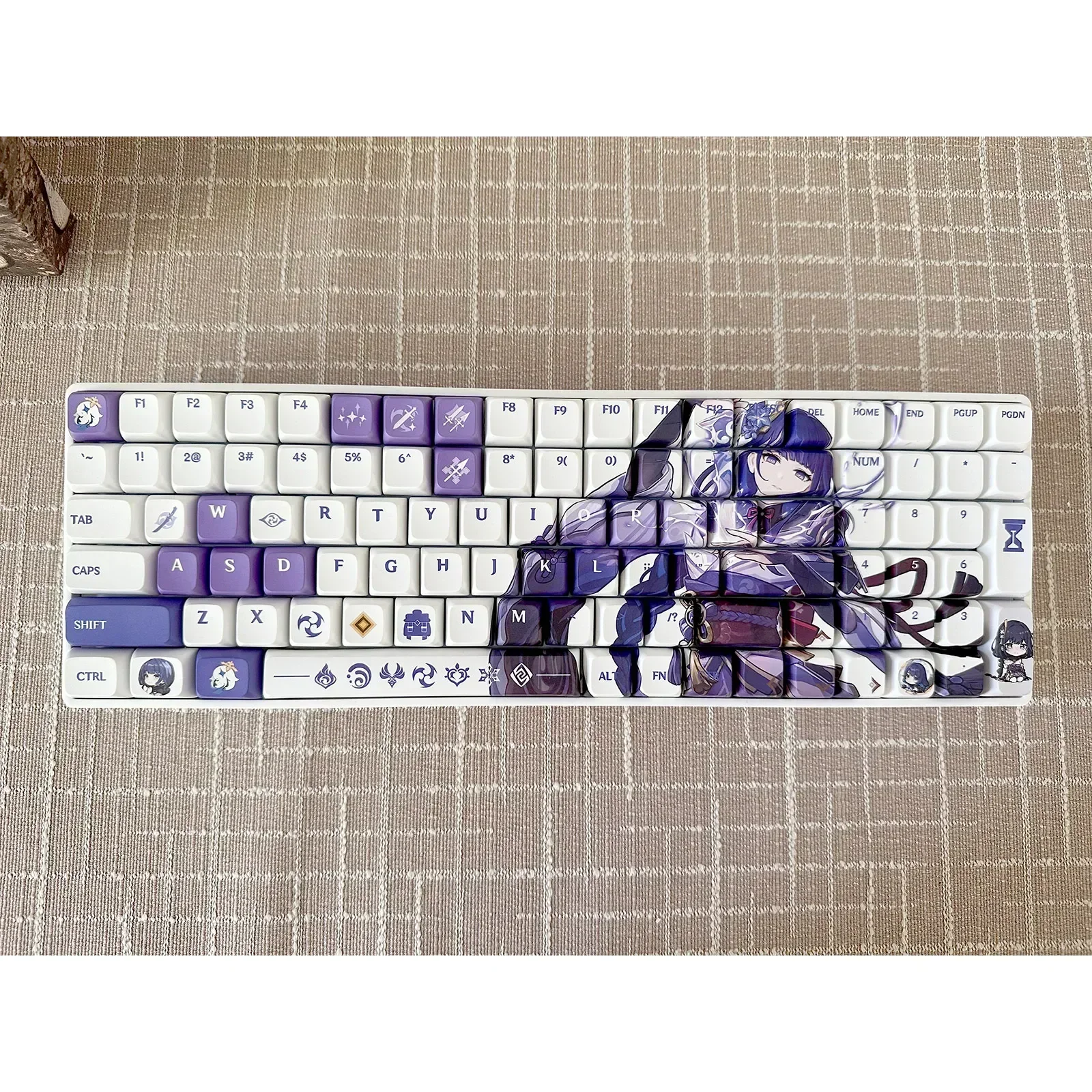 Genshin Impact Furina Wriothesley Mechanical Keyboard with Dye-sublimation 100 Keys PBT Plastic Keycaps