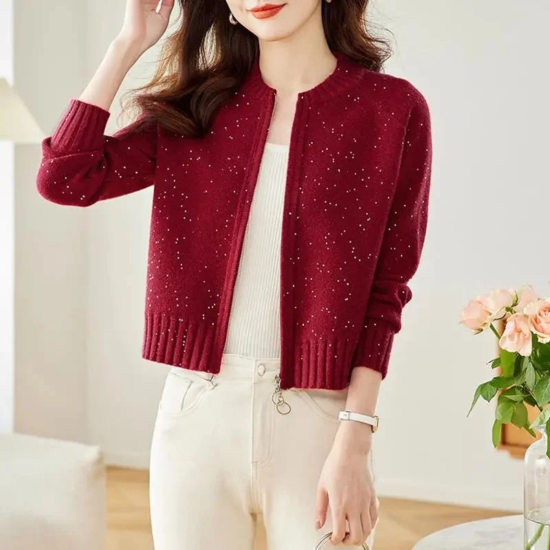 เสื้อคลุมสั้นผู้หญิง ฤดูใบไม้ผลิ ฤดูใบไม้ร่วง 2026 เสื้อคาร์ดิแกนถักไหมพรมแบบใหม่ ดีไซน์สวยงาม ประดับเลื่อม แขนยาว แบบคลุมไหล่ เสื้อคลุมตัวนอก