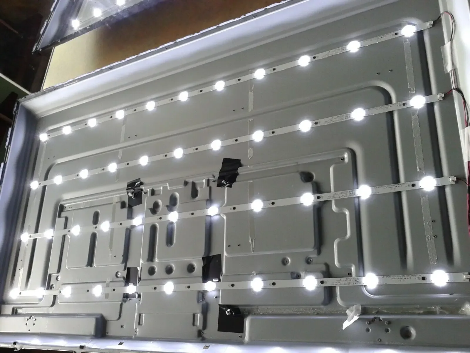 4 個 LED バックライトストリップフィリップス 50PUS6504/12 50PUS6554/12 50PUS6554 50PUS6504 LB-DM3030-GJD3X3504X11AM92-1-Y