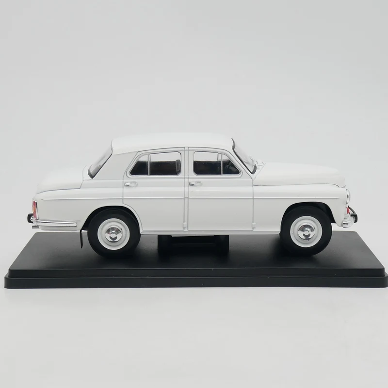 IXO 1:24 WARSZAWA 223 1964 Diecast Car Model Metal Toy Vehicle